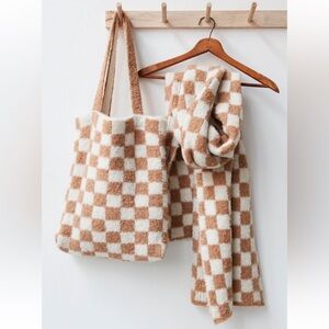 Checkers Carry On Scarf Set